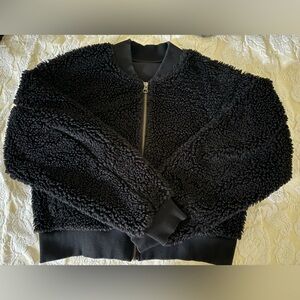 Uniqlo Cropped Black Sherpa Zip Jacket - XS